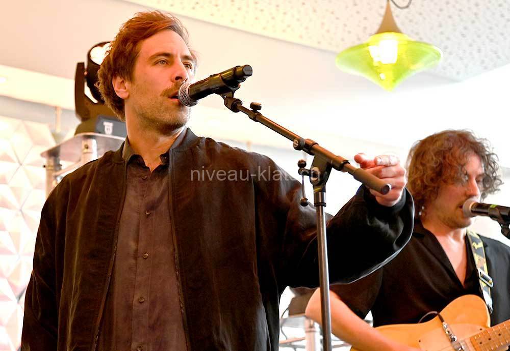 Essential-by-Dorint-Duesseldorf-Deiker-Hoefe_max_giesinger__eroeffnung_niveau-klatsch_5