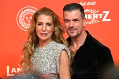 monday_night_2026_niveau-klatsch_julia_siegel_mit_freund