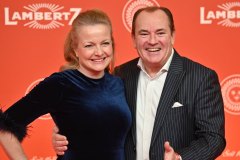 monday_night_2026_niveau-klatsch_wolfram_konz-und-alexa-apermann