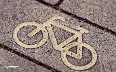 Autofahrerin touchiert 13-jährige Radfahrerin – Zeugen gesucht!