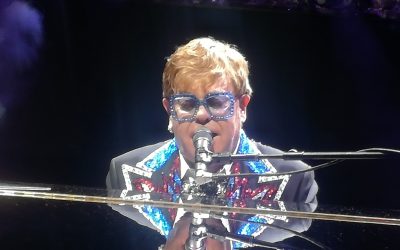Elton John und Rina Sawayama veröffentlichen „Chosen Family“