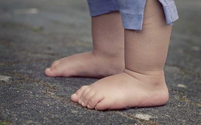 2-Jährige riss sich von der Hand los und rannte auf die Straße!