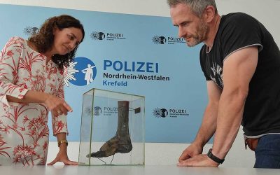 Polizeipräsidentin Ursula Mecklenbrauck und Kriminalhauptkommissar Michael Henke von der Krefelder Kripo Bildnachweis: Polizei Krefeld