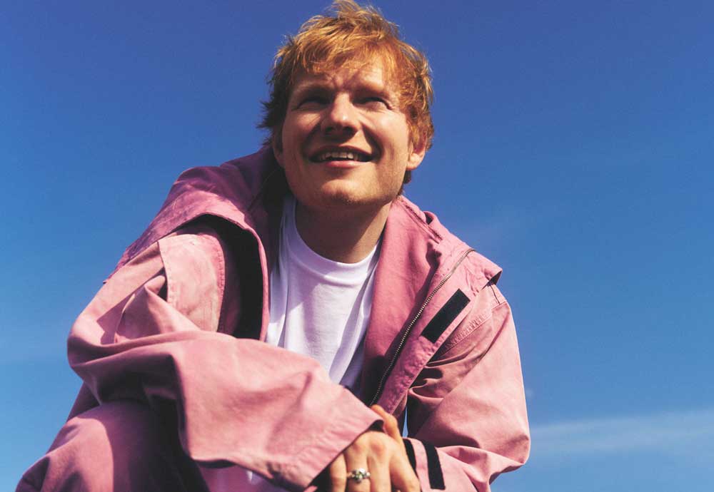 Ed Sheeran startet mit „PLAY“ ins nächste Kapitel - Foto/ Petros Studio
