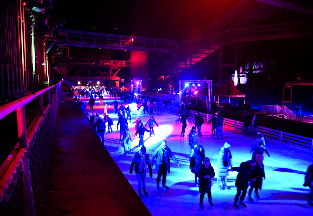 Eislaufen an der Zeche in Essen: Schlittern im UNESCO Weltkulturerbe Foto: niveau-klatsch