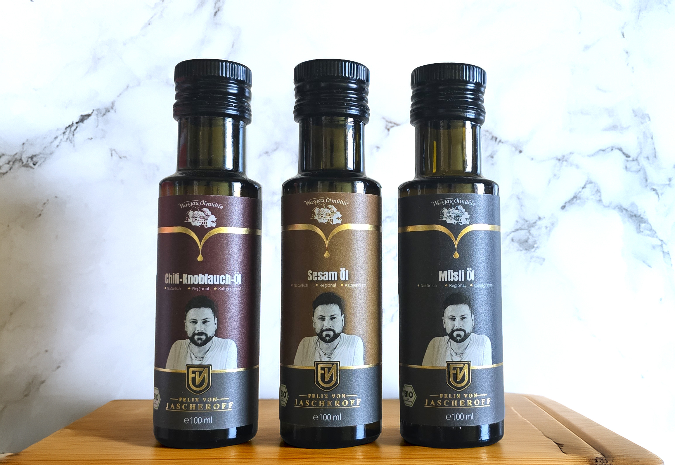 Wir verlosen 1 x 3 hochwertige Flaschen Felix-von-Jascheroff Öl/ Foto. niveau-klatsch