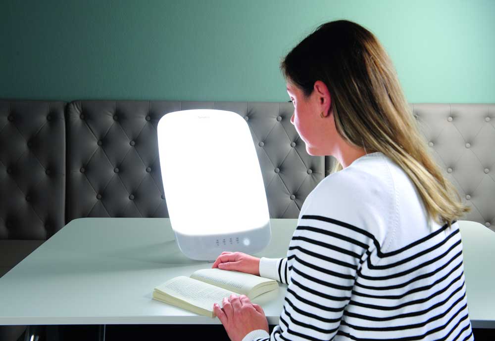 Tageslichlampe-im-Einsatz Tageslichlampe-im-Einsatz Foto: „Stiftung Warentest“