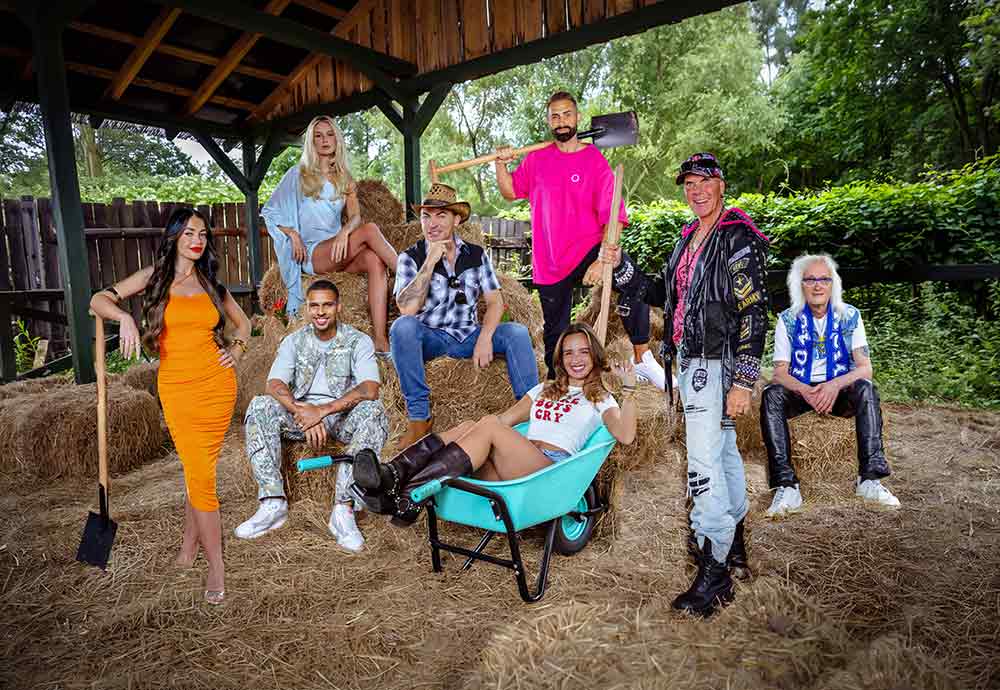 v.l.n.r.: Vanessa Brahmini, Kevin Njie, Suki Teigan, Matthias Mangiapane; Julia Römmelt, Andrew Weiß, Rene Redo, Thomas Dragunski © RTLZWEI / Magdalena Posser